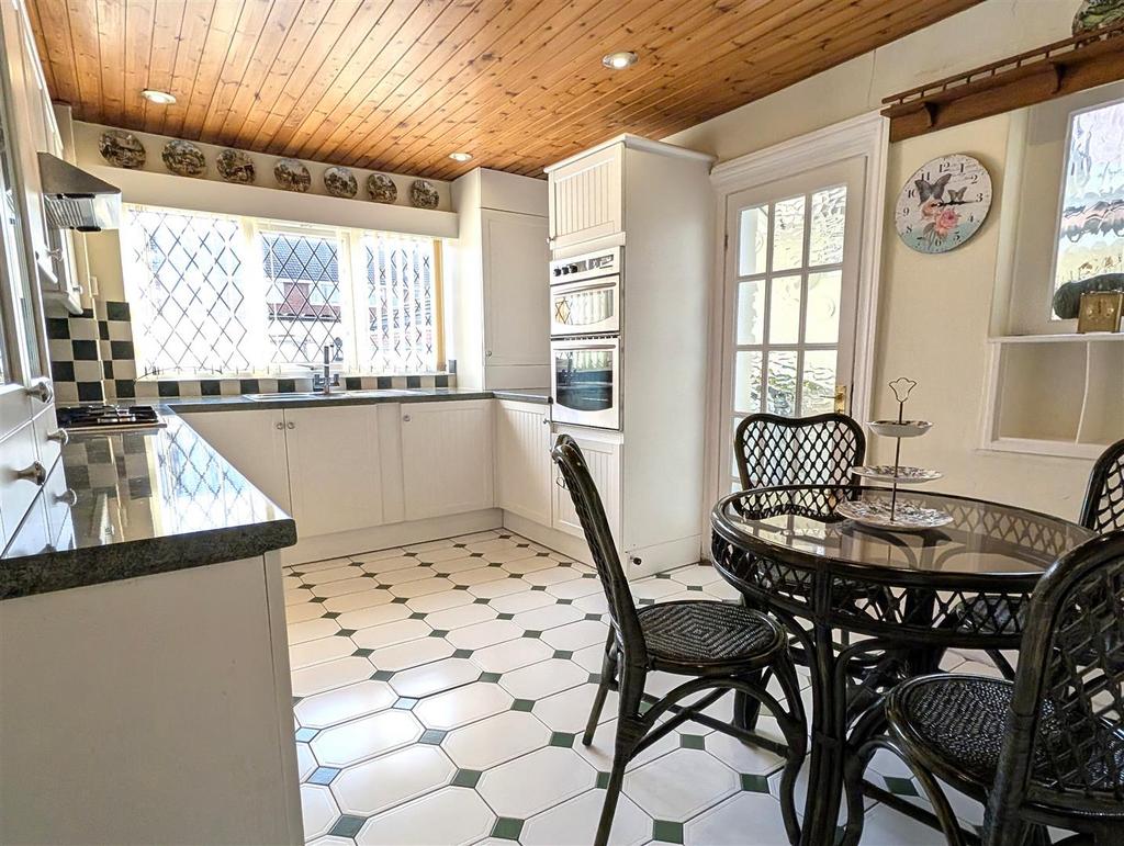 Dining kitchen