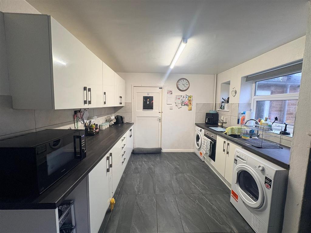Kitchen / dining room