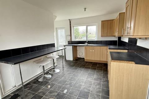 3 bedroom semi-detached house for sale, Maesgwern, Tumble