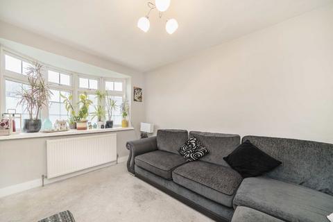 2 bedroom house for sale, Regency Close, Hampton TW12