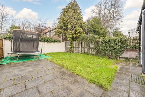 2 bedroom house for sale, Regency Close, Hampton TW12