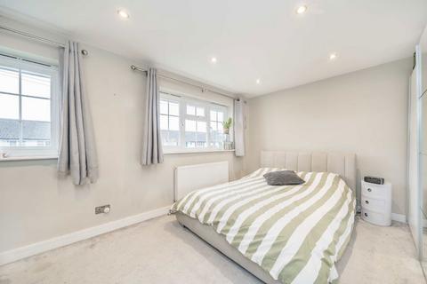 2 bedroom house for sale, Regency Close, Hampton TW12