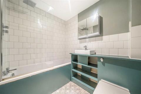 1 bedroom flat for sale, Beresford House, London SW4