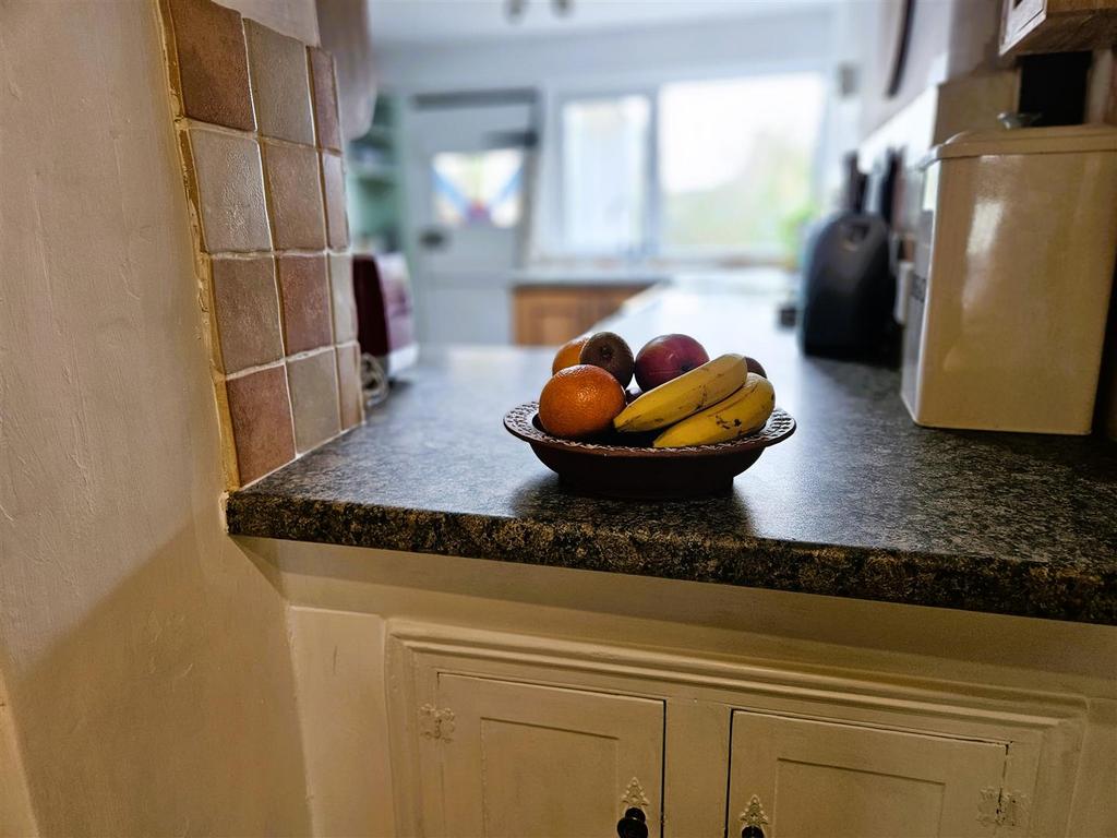 Opening into Kitchen.jpg