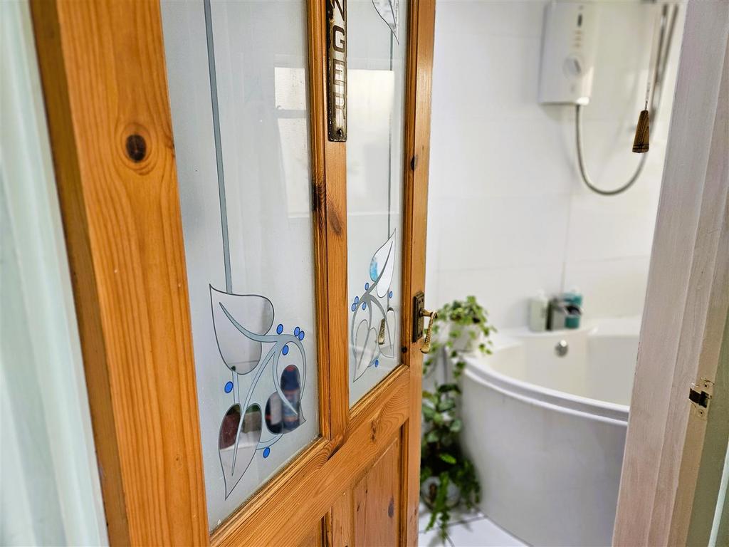 Bathroom..jpg
