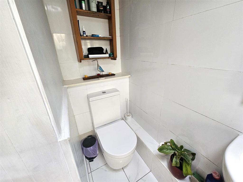 Bathroom WC.jpg