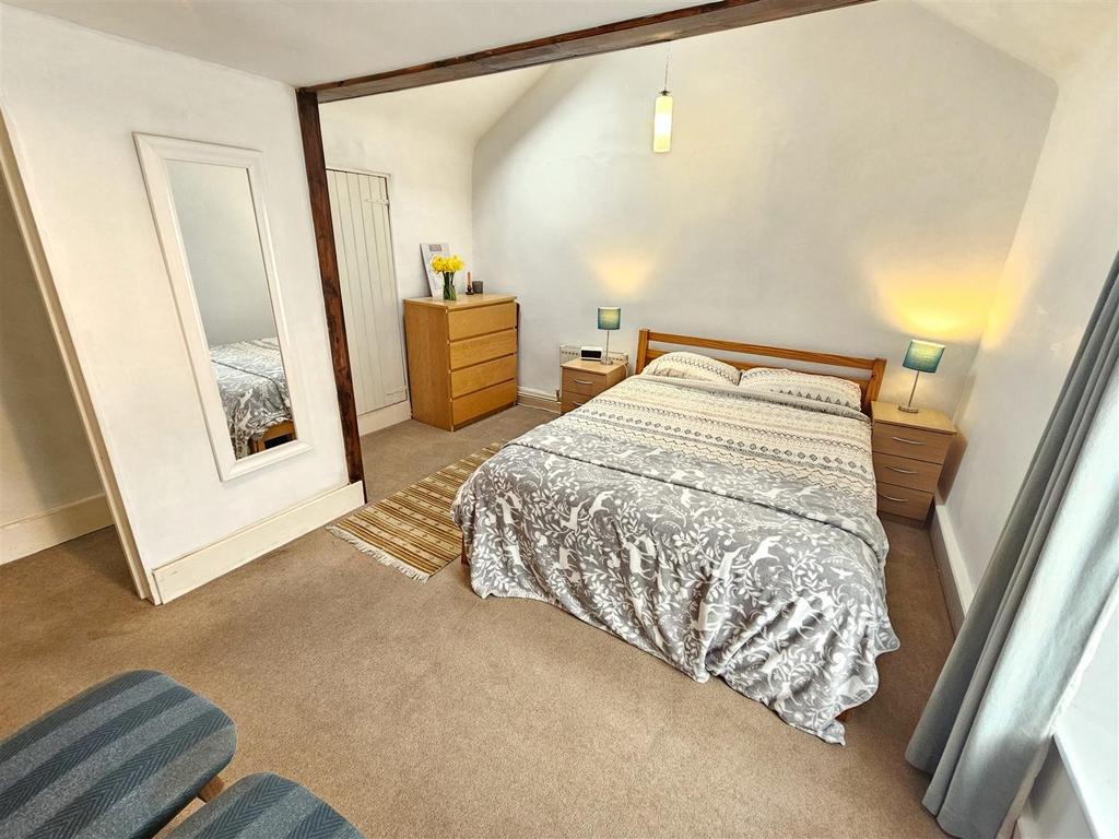 Bedroom 1.jpg