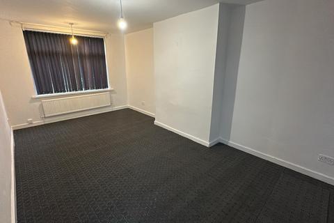 3 bedroom semi-detached house to rent, Downham Crescent, Prestwich M25