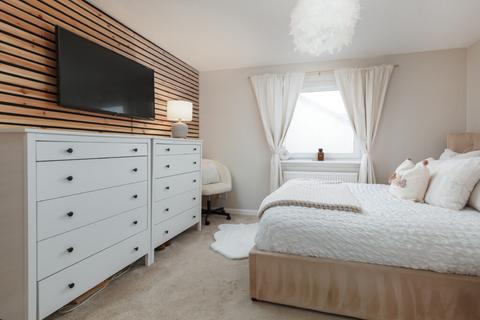 2 bedroom end of terrace house for sale, 20 Laing Gardens, Broxburn, EH52 6XT