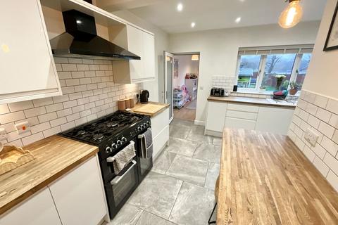 3 bedroom semi-detached house for sale, Lansdowne Road, Halesowen B63