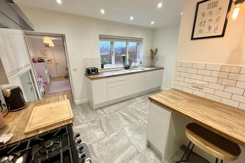 3 bedroom semi-detached house for sale, Lansdowne Road, Halesowen B63