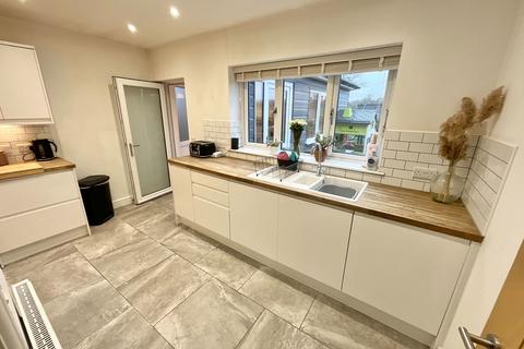 3 bedroom semi-detached house for sale, Lansdowne Road, Halesowen B63