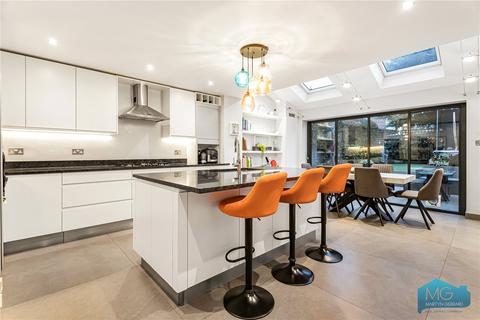 4 bedroom terraced house for sale, Oakview Gardens, London, N2