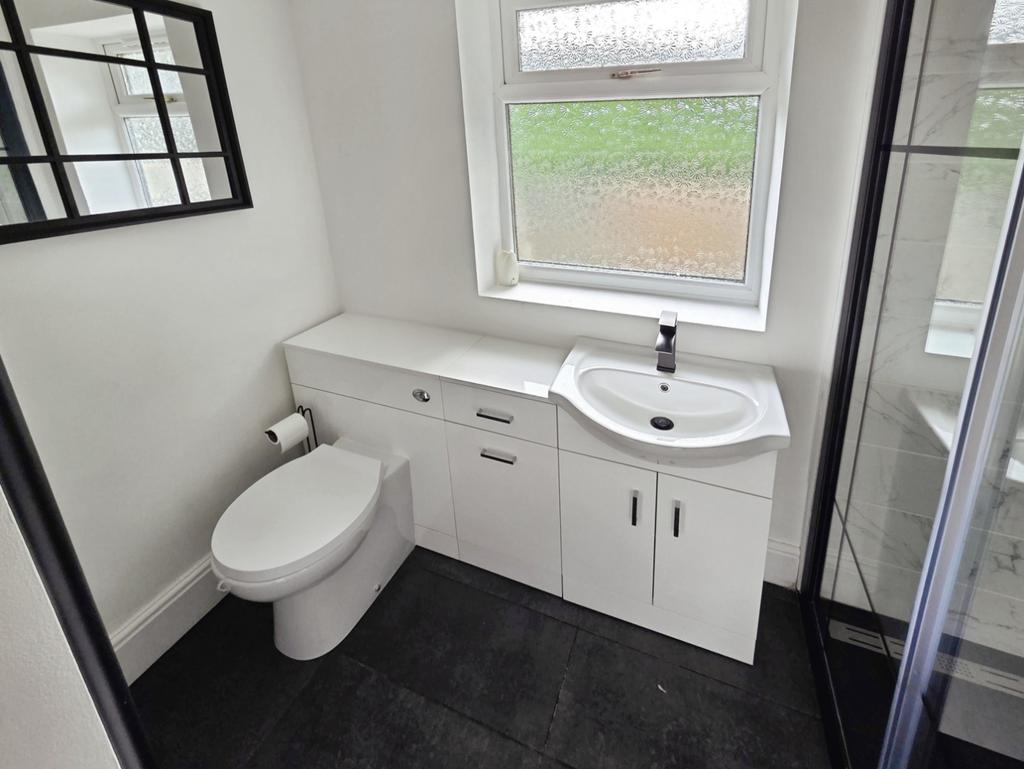 Pbox-bathroom-329729.jpg