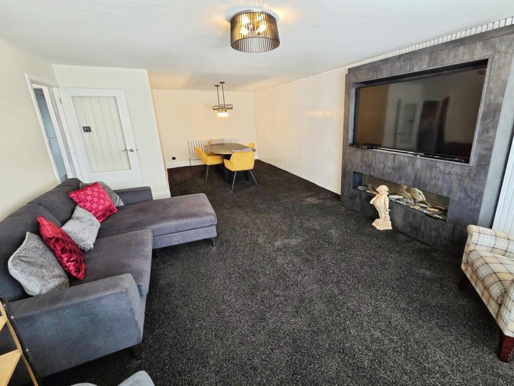 Pbox-living room-329729.jpg