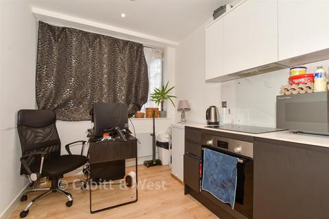 2 bedroom apartment for sale, Warwick House, Redhill RH1