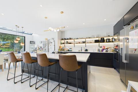 4 bedroom semi-detached house for sale, Hayes Lane, Kent BR2