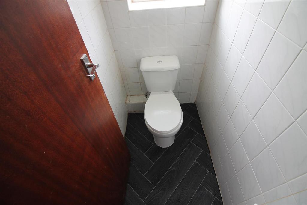 12 EM- Toilet.JPG