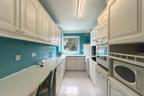 Broadfields Heights, Edgware HA8
