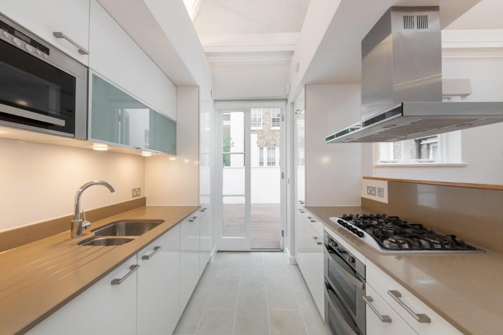 Bryanston Mews West 33- kit (1).jpg