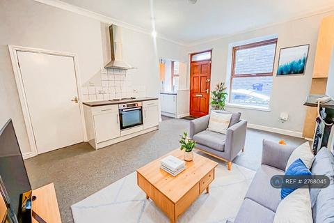 2 bedroom terraced house to rent, Princess St, Bacup, OL13