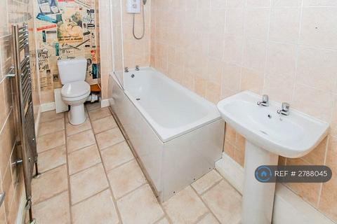 2 bedroom terraced house to rent, Princess St, Bacup, OL13