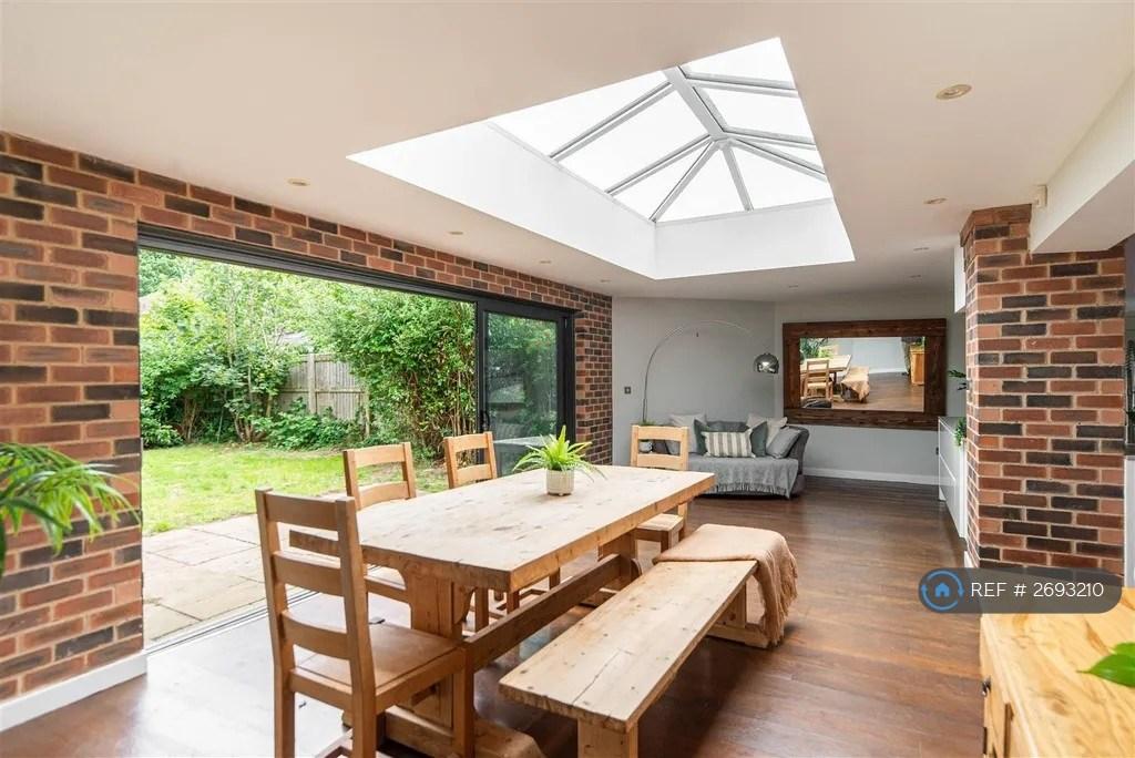 Dining/Lounge Area