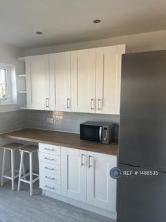3 bedroom flat to rent, Mount Avenue, London, W5
