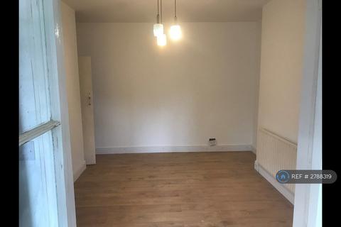 3 bedroom terraced house to rent, St. Andrews Road, Redbridge, IG1