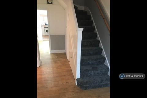 3 bedroom terraced house to rent, St. Andrews Road, Redbridge, IG1