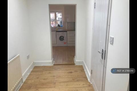 3 bedroom terraced house to rent, St. Andrews Road, Redbridge, IG1