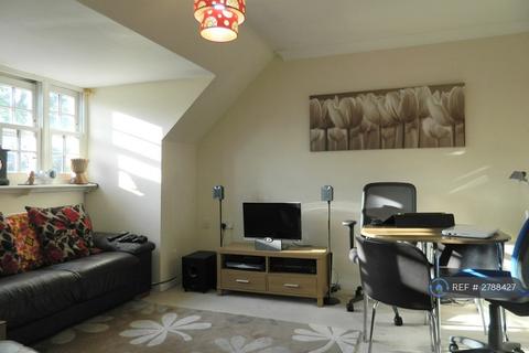 2 bedroom flat to rent, Wheatstone Close, Slough, SL3