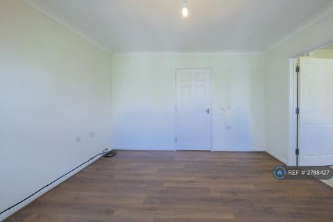 2 bedroom flat to rent, Wheatstone Close, Slough, SL3