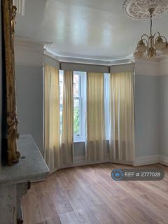 5 bedroom semi-detached house to rent, Darnley Road, Gravesend, DA11