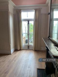 5 bedroom semi-detached house to rent, Darnley Road, Gravesend, DA11