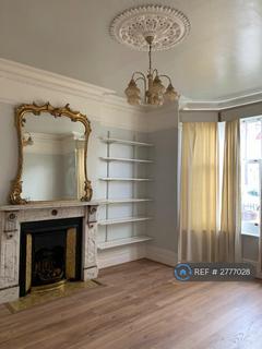 5 bedroom semi-detached house to rent, Darnley Road, Gravesend, DA11