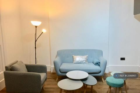 2 bedroom flat to rent, Gloucester Crescent, London, NW1