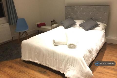 2 bedroom flat to rent, Gloucester Crescent, London, NW1