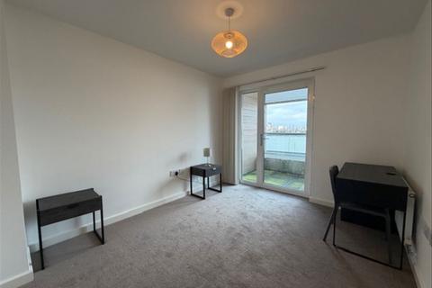 3 bedroom flat to rent, Olympian Way, London SE10