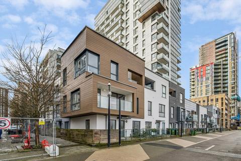 3 bedroom flat to rent, Olympian Way, London SE10