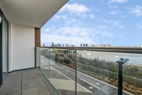 3 bedroom flat to rent, Olympian Way, London SE10