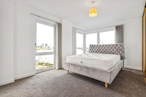 3 bedroom flat to rent, Olympian Way, London SE10