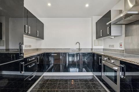 3 bedroom flat to rent, Olympian Way, London SE10