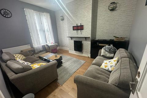 4 bedroom terraced house to rent, Vicarage Road, Oldbury B68