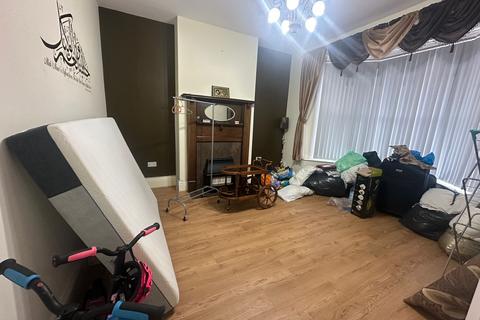 4 bedroom terraced house to rent, Vicarage Road, Oldbury B68