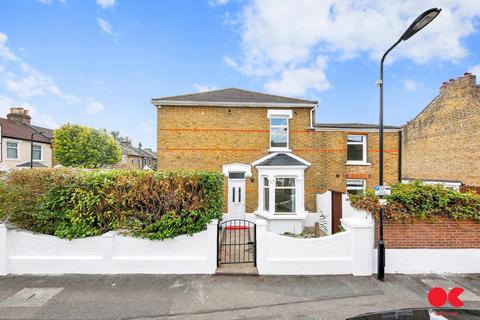 5 bedroom end of terrace house to rent, Sedgwick Road, Leyton E10