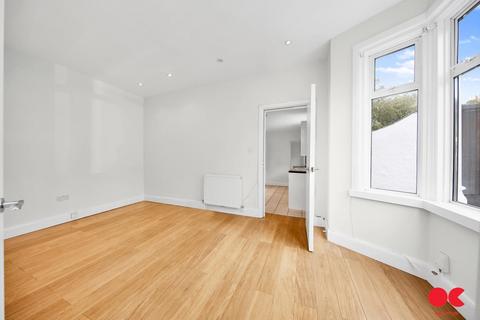 5 bedroom end of terrace house to rent, Sedgwick Road, Leyton E10
