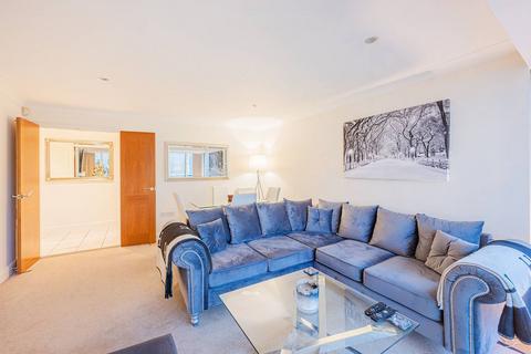 2 bedroom flat to rent, Creswell Drive, Park Langley, Beckenham, BR3