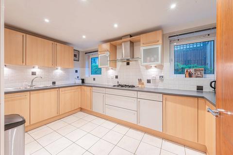 2 bedroom flat to rent, Creswell Drive, Park Langley, Beckenham, BR3