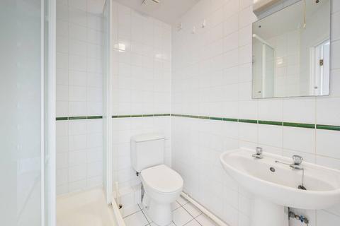 Studio to rent, Station Road N3, Finchley, London, N3